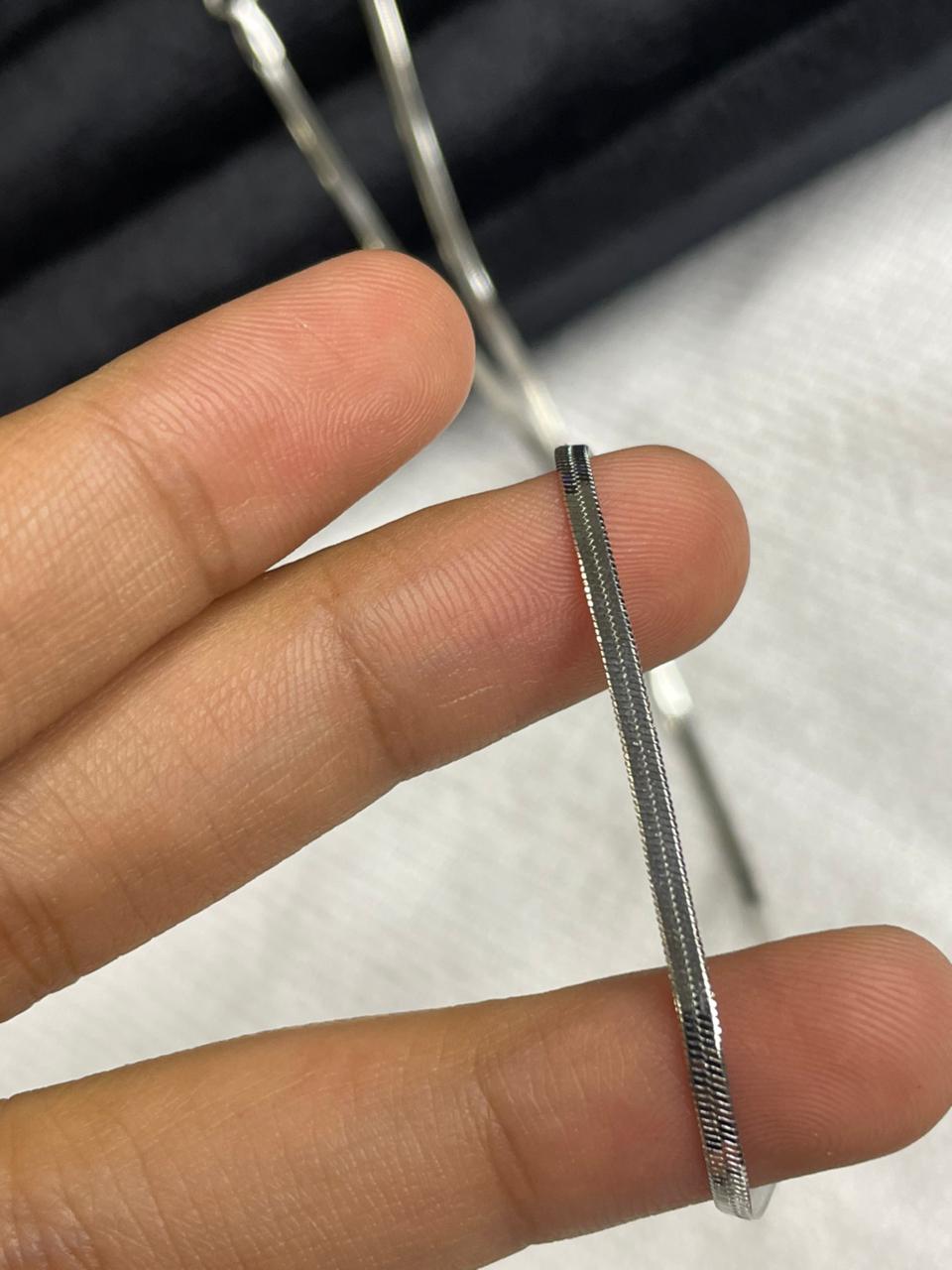 Simple, Sleek Silver Snake‑Style Chain
